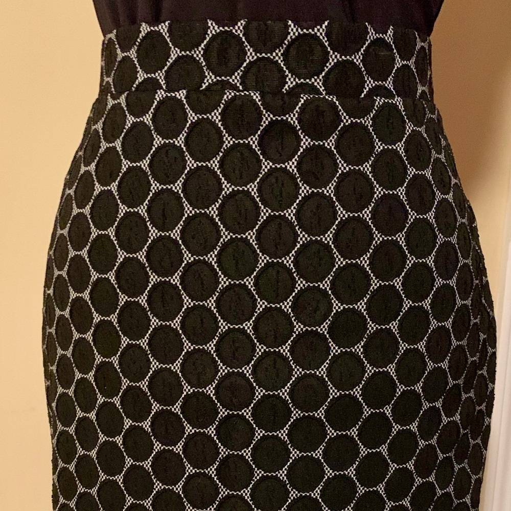 Elle Black and white pencil skirt